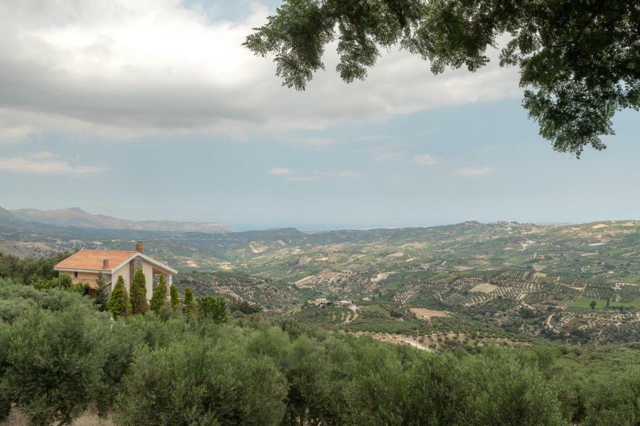 Kastelas Country house *